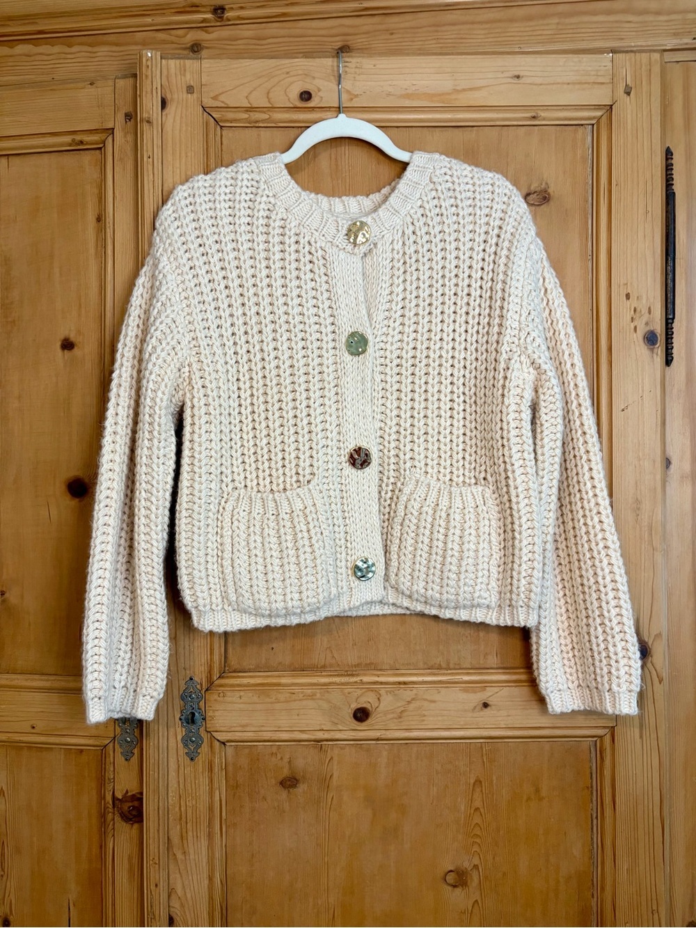 Vigoss Women’s Cream Chunky Knit Cardigan with Shiny Gold Buttons Sz L